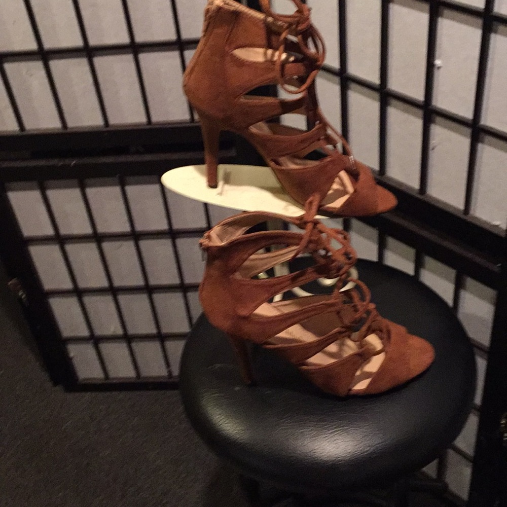 Shoes - Picture 3 of 4